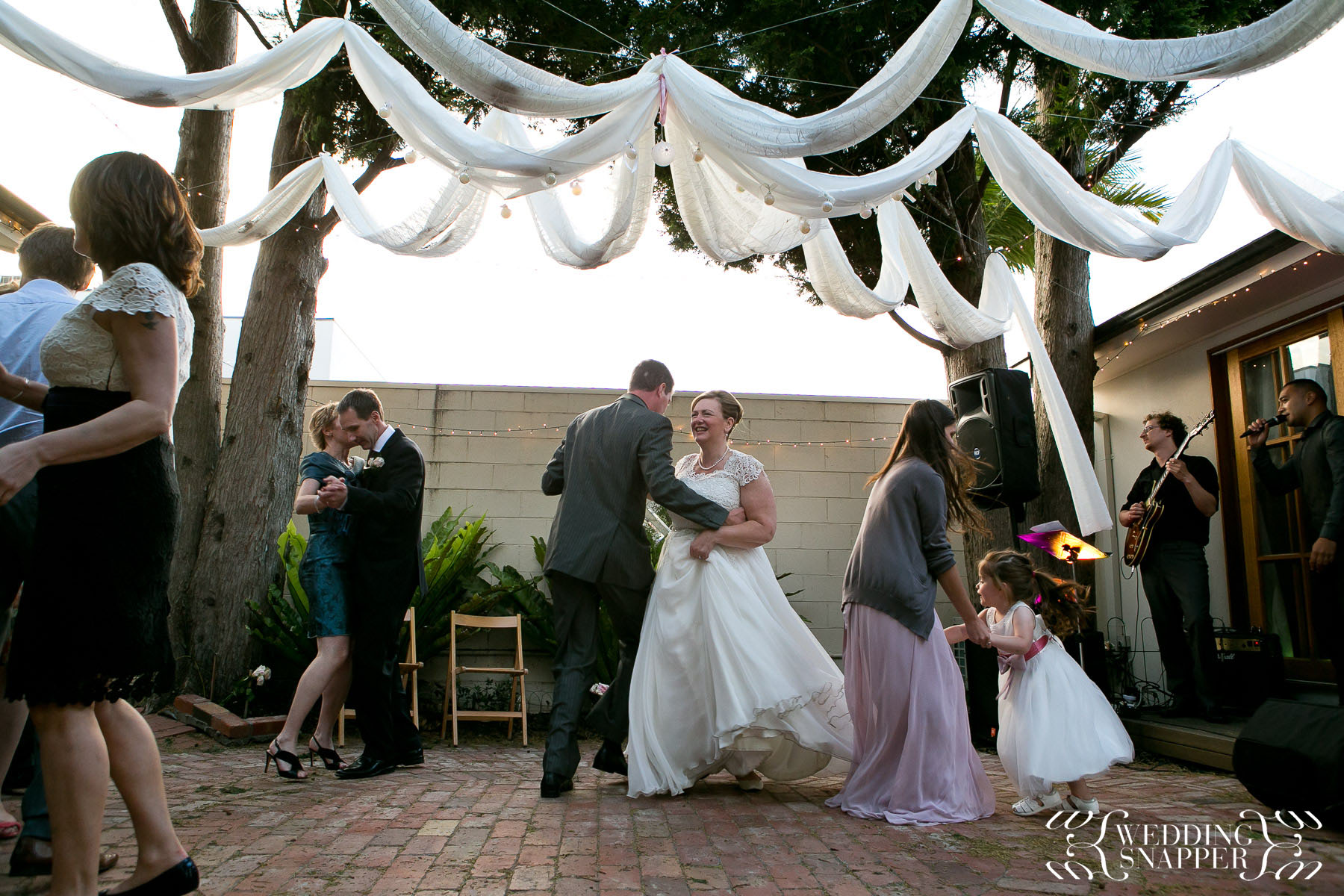 Funny & candid moments at this backyard wedding in Melbourne